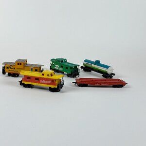 Vintage HO Scale Train Cars Mixed Set With Cabooses Broken Roof Detail
